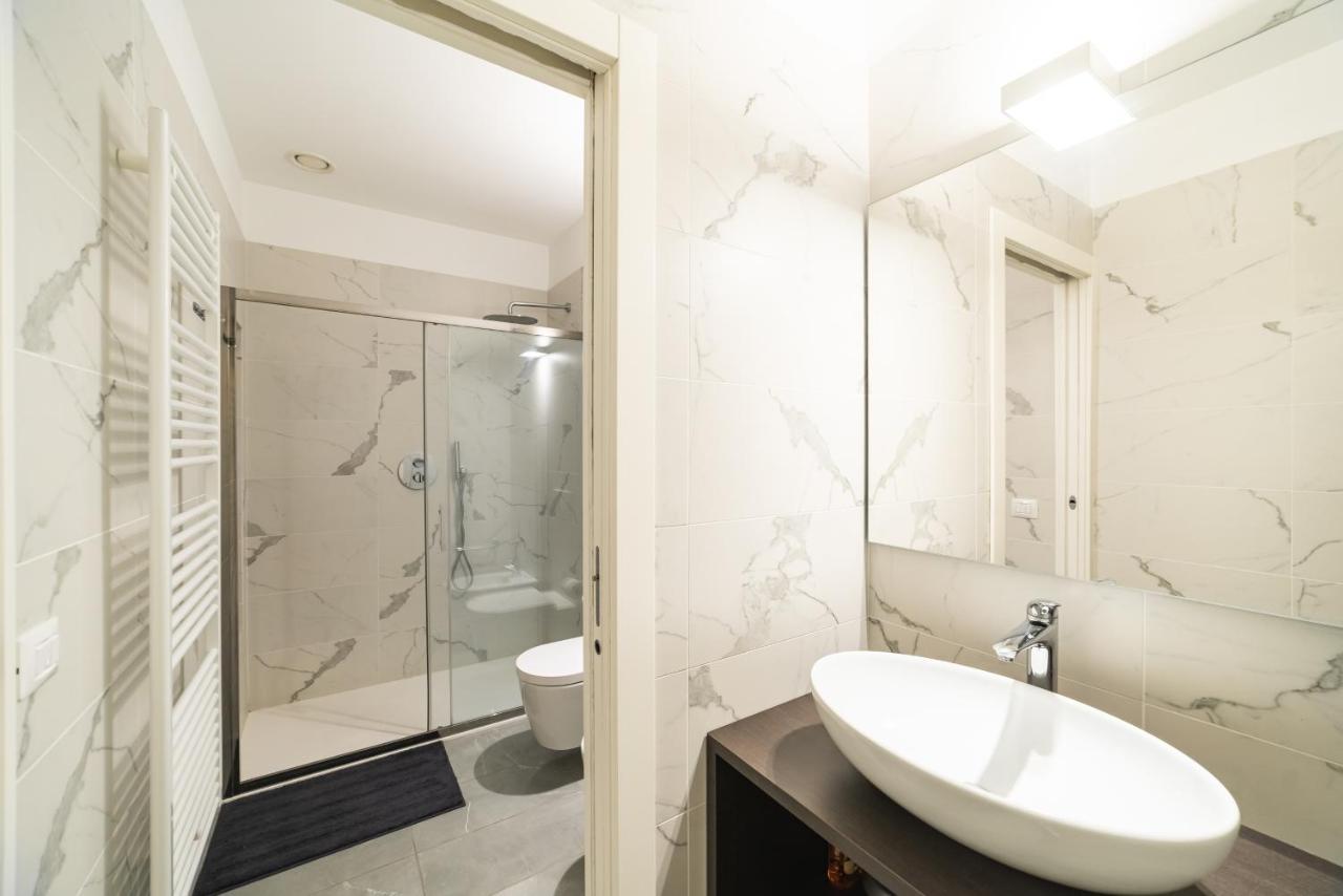 Moderno Bilocale 64Mq Con Parcheggio E Palestra Apartment Milan Luaran gambar