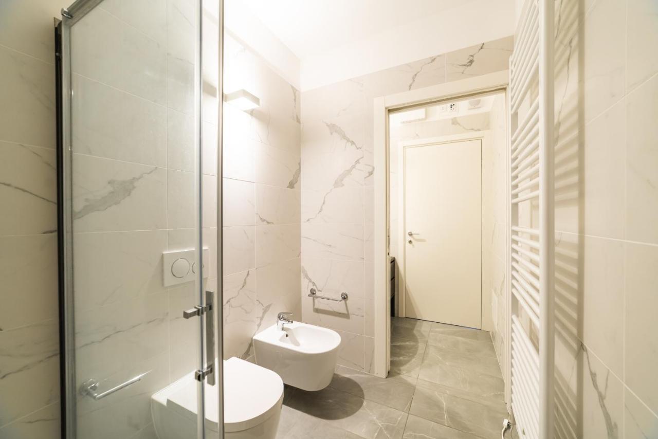 Moderno Bilocale 64Mq Con Parcheggio E Palestra Apartment Milan Luaran gambar