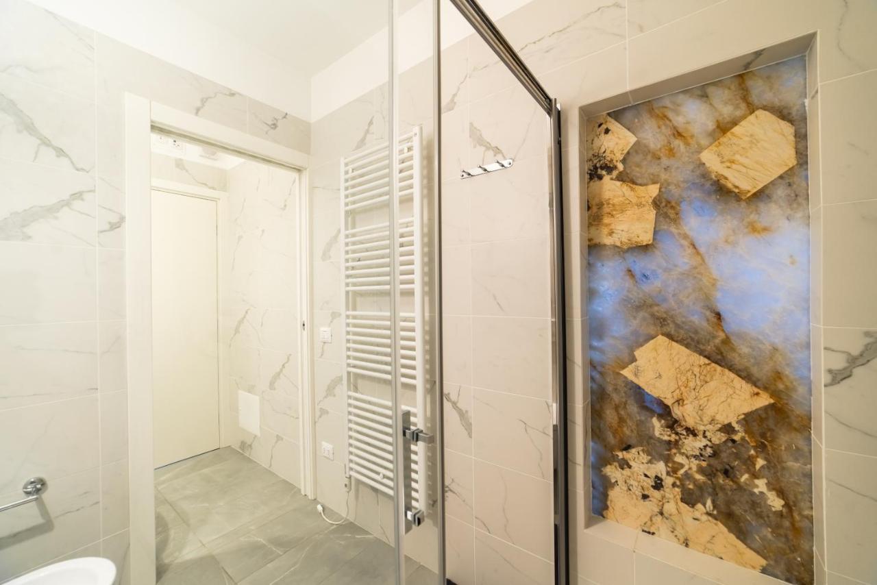 Moderno Bilocale 64Mq Con Parcheggio E Palestra Apartment Milan Luaran gambar