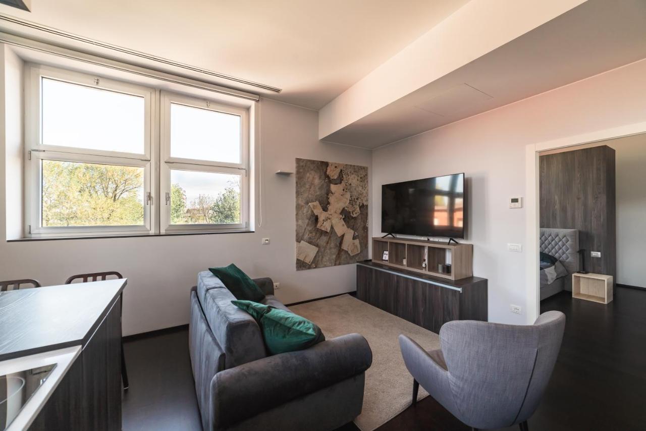 Moderno Bilocale 64Mq Con Parcheggio E Palestra Apartment Milan Luaran gambar