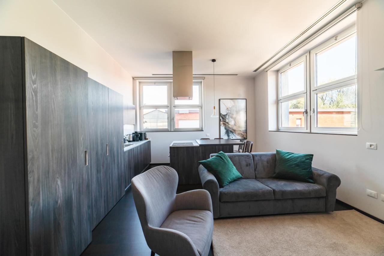 Moderno Bilocale 64Mq Con Parcheggio E Palestra Apartment Milan Luaran gambar