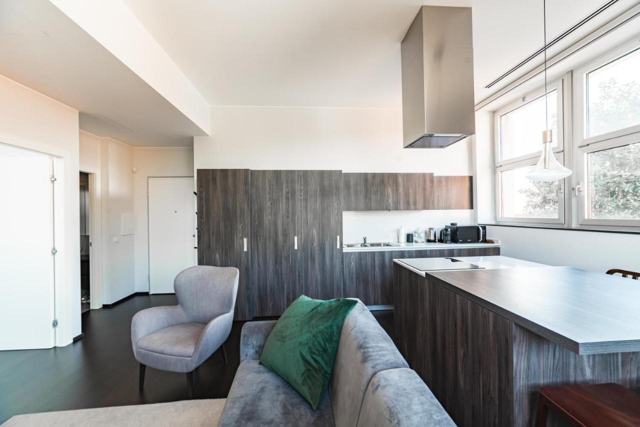 Moderno Bilocale 64Mq Con Parcheggio E Palestra Apartment Milan Luaran gambar