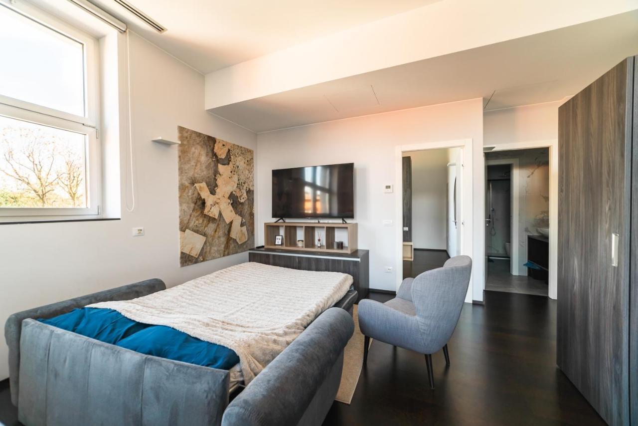 Moderno Bilocale 64Mq Con Parcheggio E Palestra Apartment Milan Luaran gambar