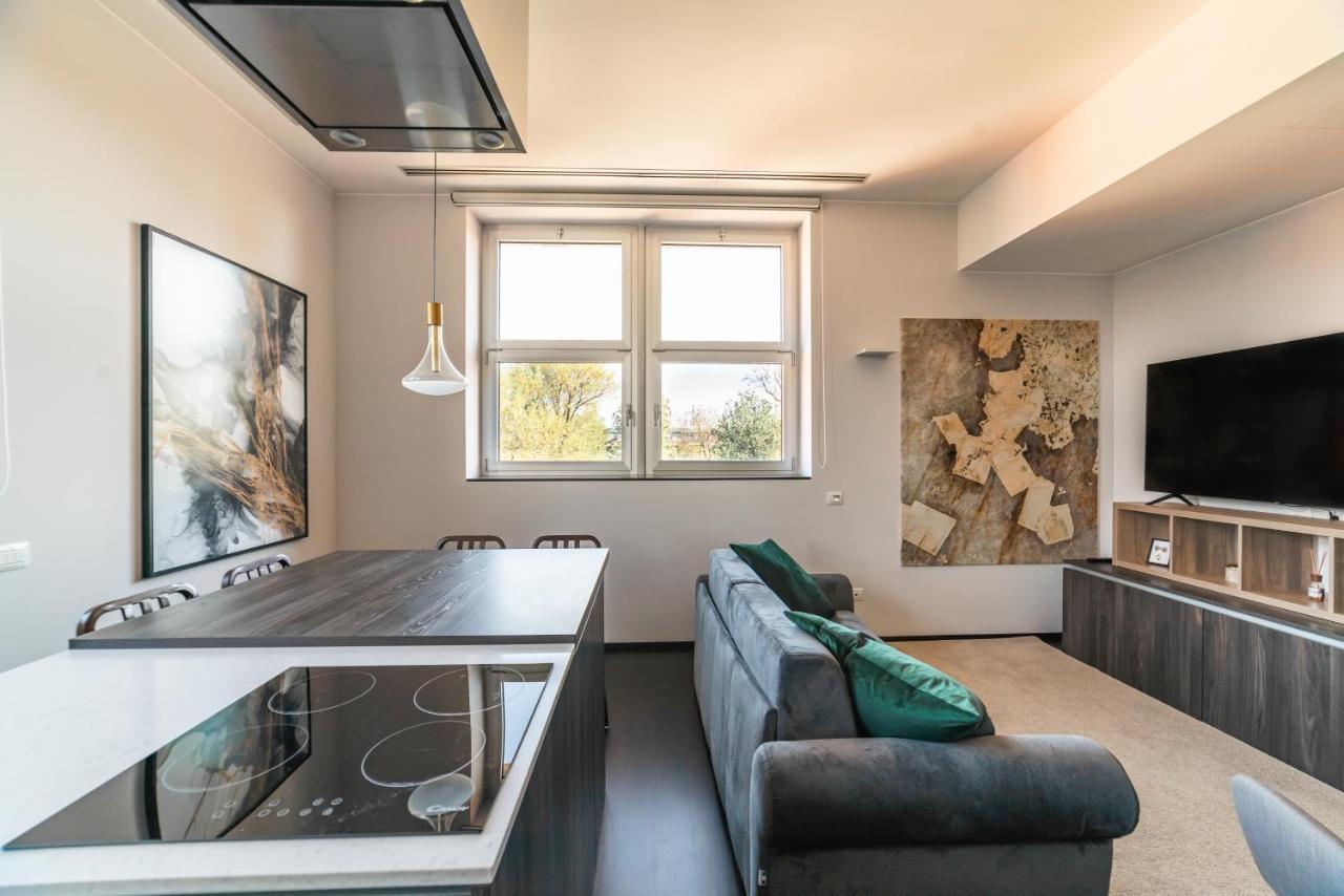 Moderno Bilocale 64Mq Con Parcheggio E Palestra Apartment Milan Luaran gambar