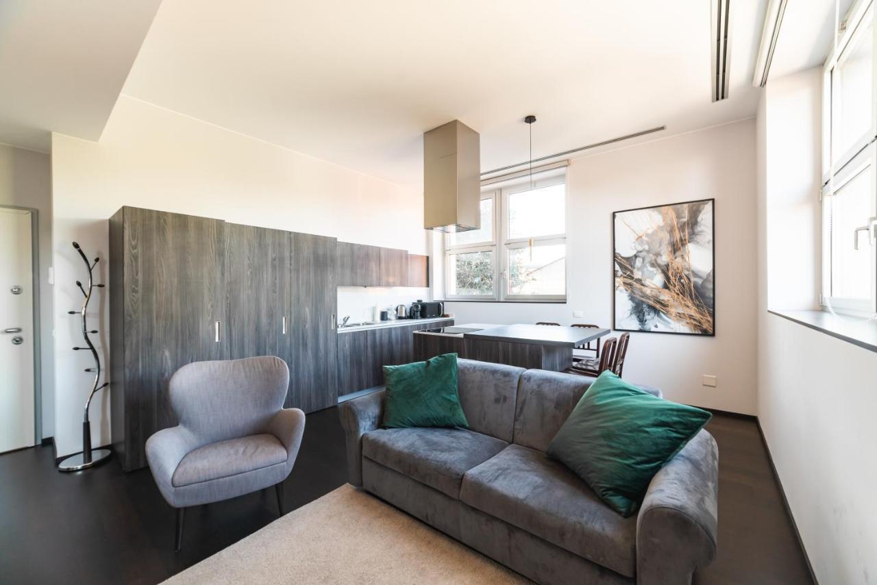 Moderno Bilocale 64Mq Con Parcheggio E Palestra Apartment Milan Luaran gambar